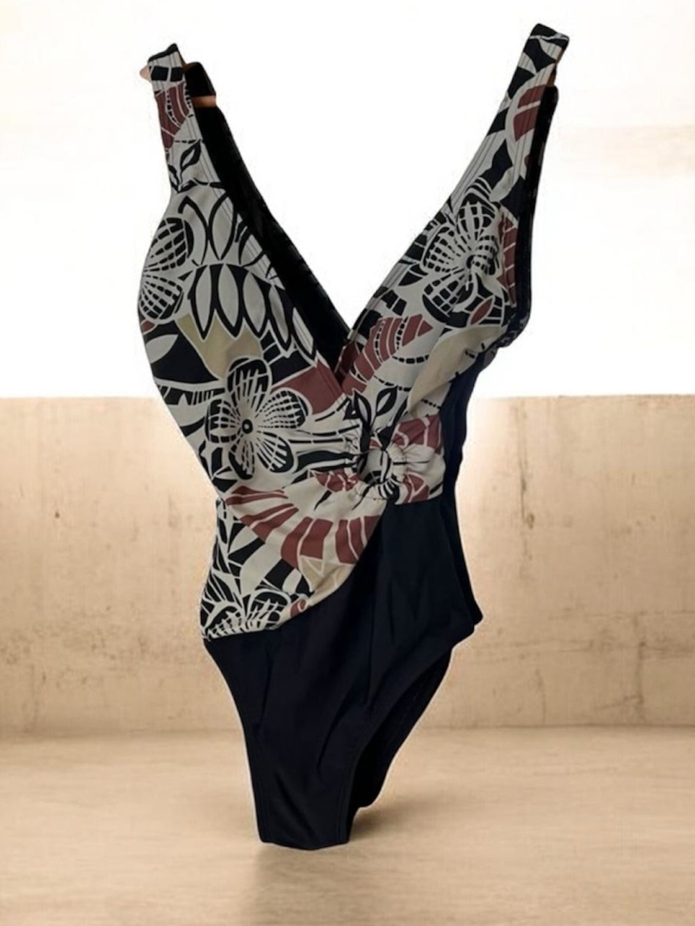 Ocean Dream One Piece Swimsuit Size 10 Brown/Black